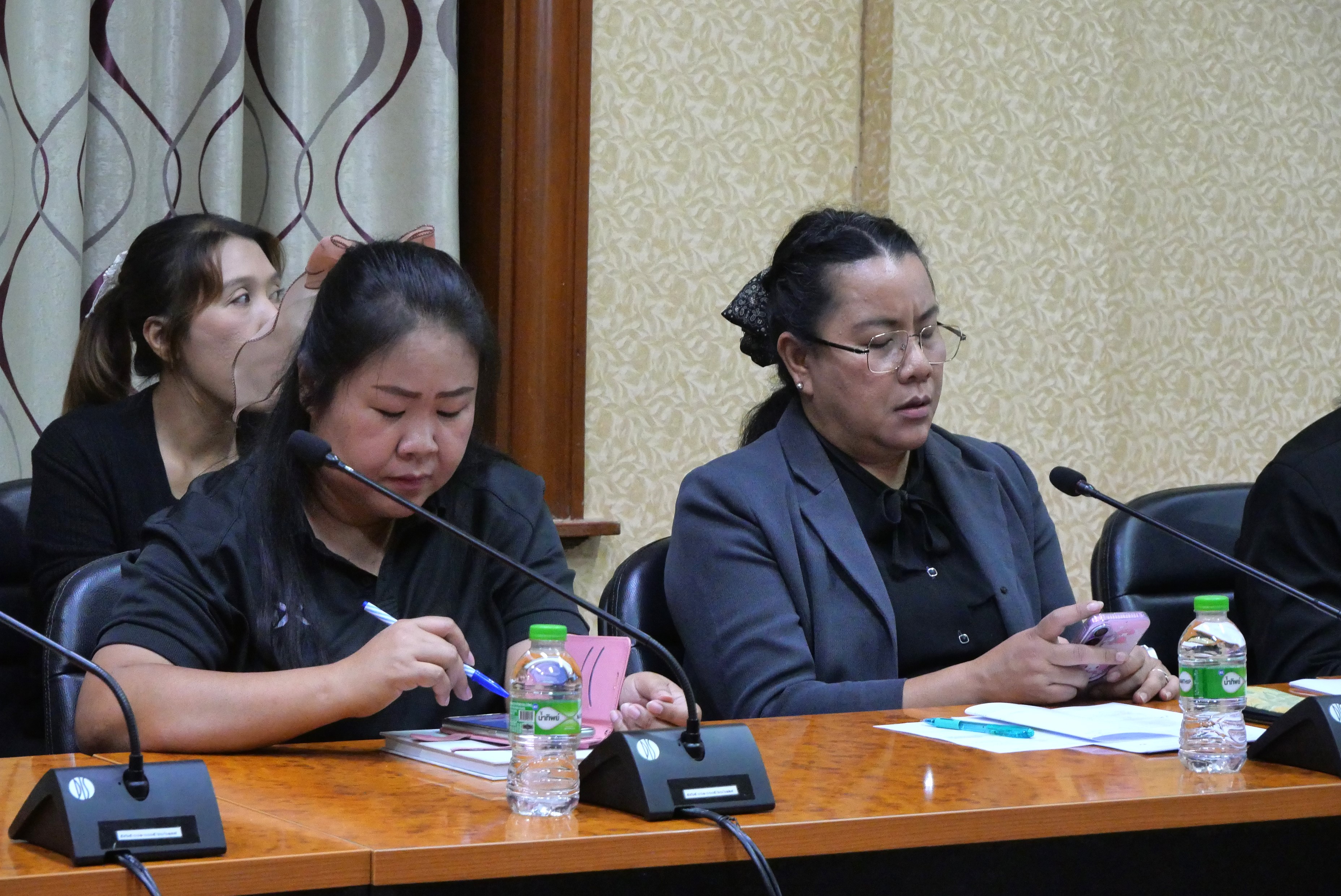 title - รองเลขาธิการ ส.ป.ก. ประชุมติดตามความก้าวหน้าการส่งเอกสารเบิกจ่ายผ่านระบบสารบรรณอิเล็กทรอนิกส์ (e-Office) ของสำนักบริหารกลาง 